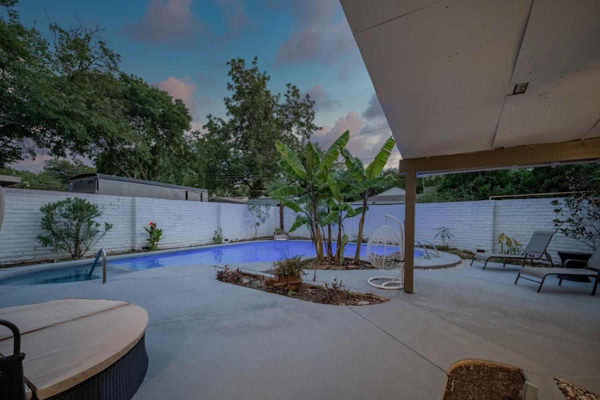 Stunning 5Br 2Ba Holiday Home With Private Pool And Cinema Dallas Exterior photo
